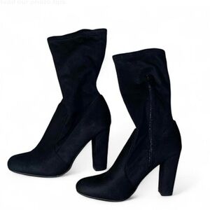 Black heeled boots